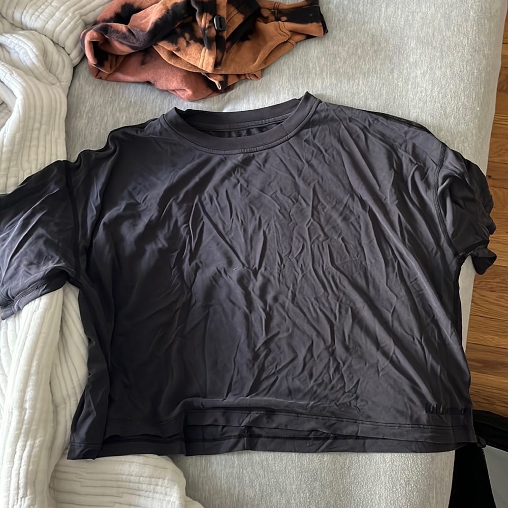 Lululemon cropped tshirt